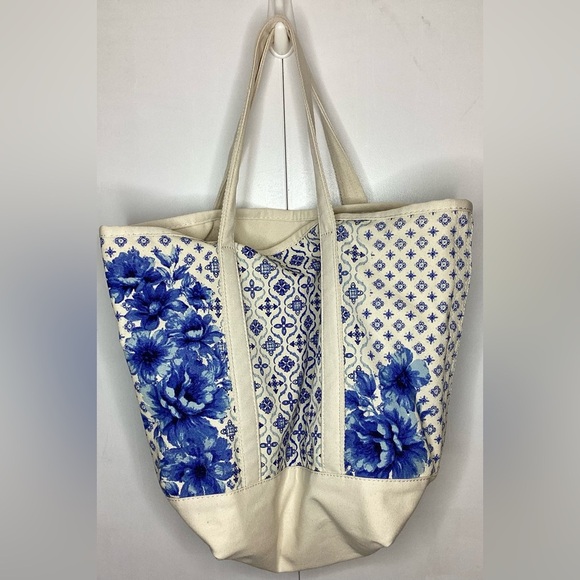 Lands end Large Blue and White Floral , open Tote Bag, 100% cotton canvas. - Picture 3 of 11